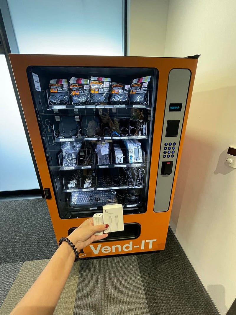 IT 設備販賣機 \(IT accessories vending machine\)