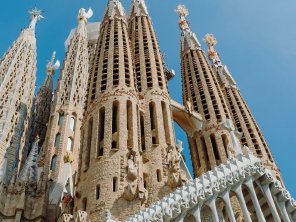 A very tall building with statues on it's sides