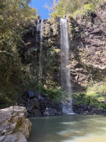 Twin Falls Circuit 步道上的瀑布與水潭