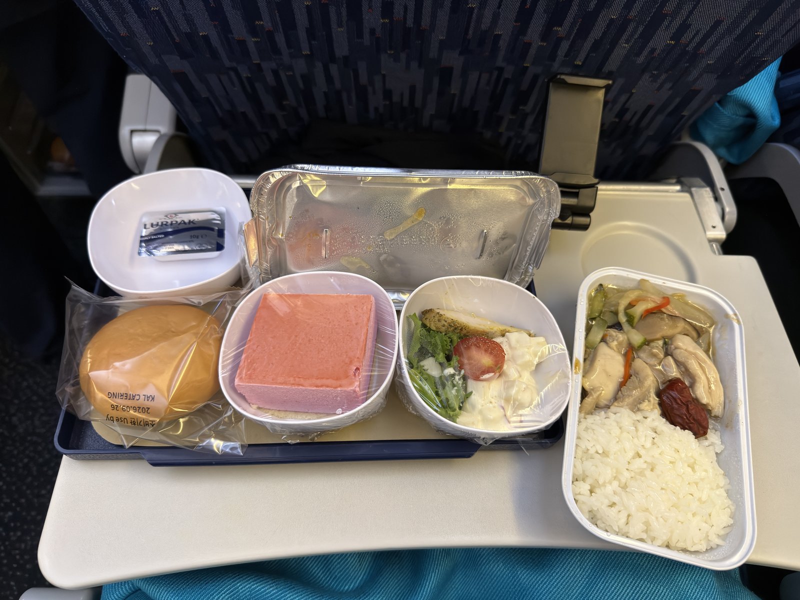 烏茲別克航空提供的雞肉飯飛機餐